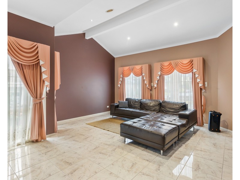 13 Frangipani Close, Endeavour Hills VIC 3802