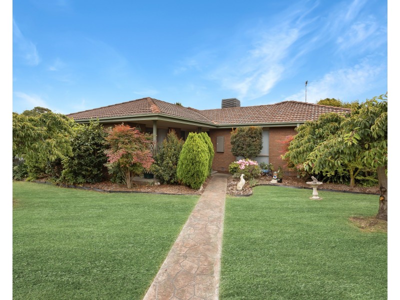 19 Heathmere Crescent, Endeavour Hills VIC 3802