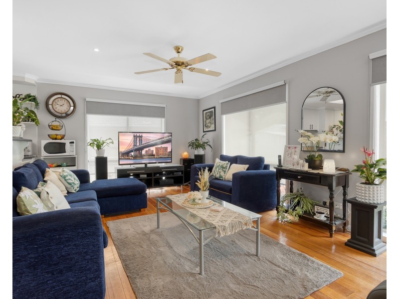 19 Heathmere Crescent, Endeavour Hills VIC 3802