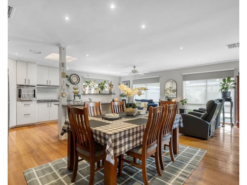 19 Heathmere Crescent, Endeavour Hills VIC 3802