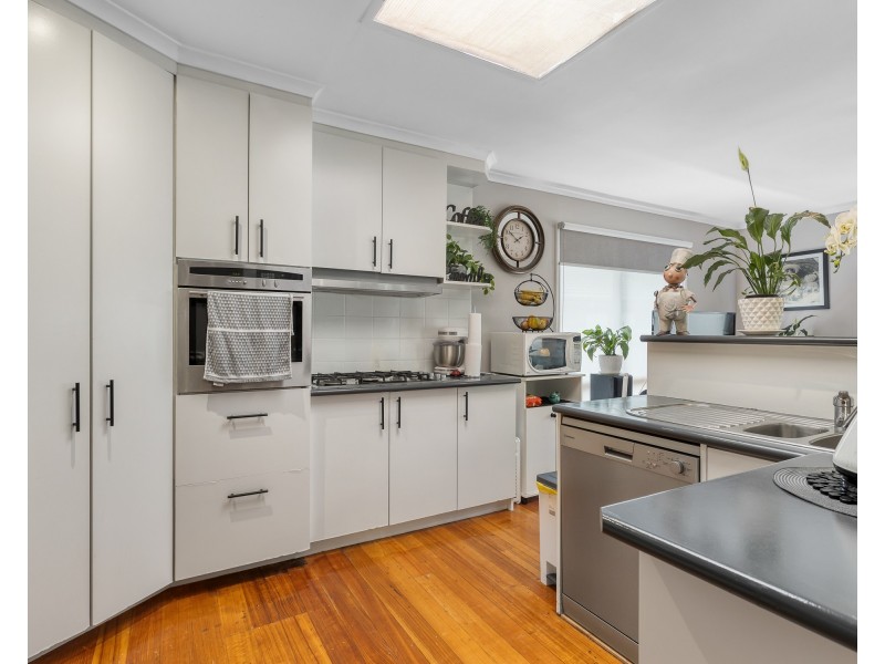 19 Heathmere Crescent, Endeavour Hills VIC 3802