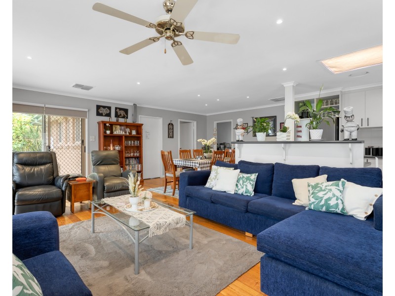 19 Heathmere Crescent, Endeavour Hills VIC 3802