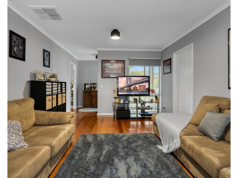 19 Heathmere Crescent, Endeavour Hills VIC 3802