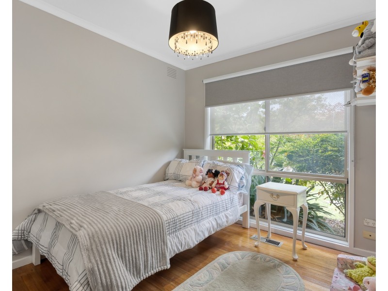 19 Heathmere Crescent, Endeavour Hills VIC 3802