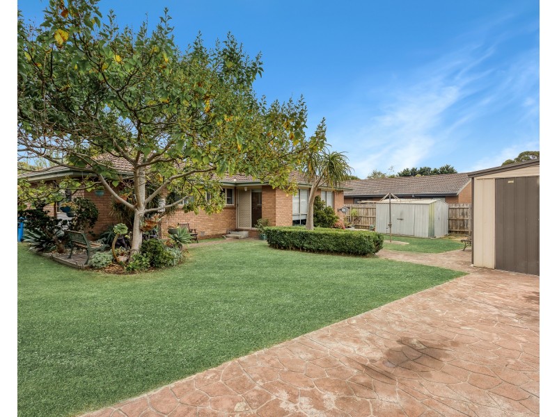 19 Heathmere Crescent, Endeavour Hills VIC 3802