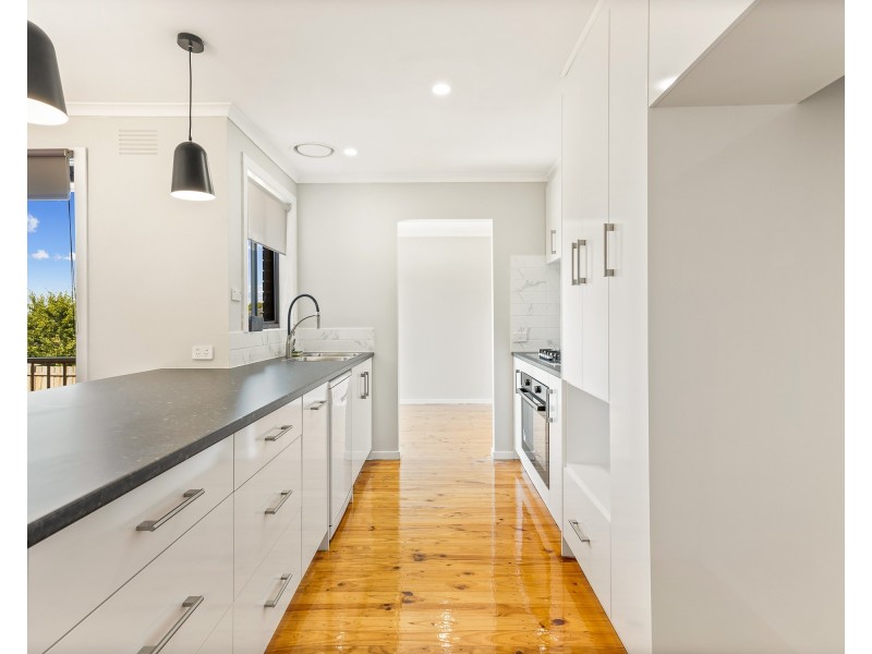 2 Merryn Close, Endeavour Hills VIC 3802