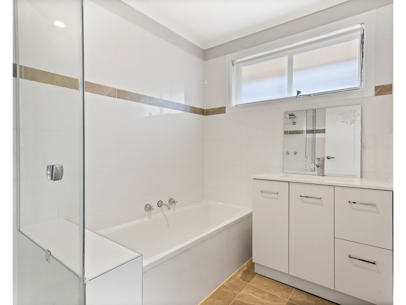 2 Merryn Close, Endeavour Hills VIC 3802