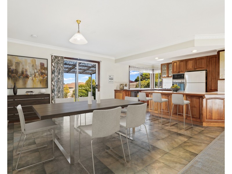 4 Lambert Court, Endeavour Hills VIC 3802