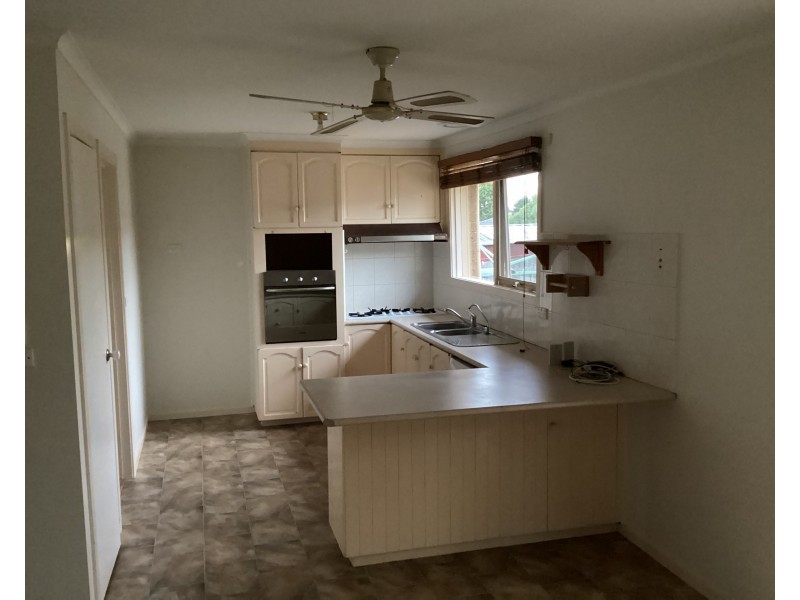 2 Skye Crescent, Endeavour Hills VIC 3802