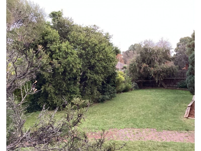 2 Skye Crescent, Endeavour Hills VIC 3802