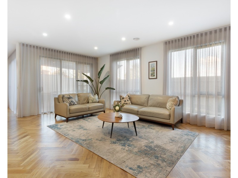 38 Crossdale Rise, Endeavour Hills VIC 3802