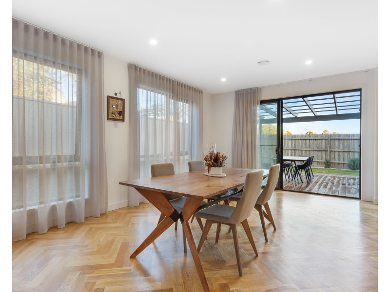 38 Crossdale Rise, Endeavour Hills VIC 3802