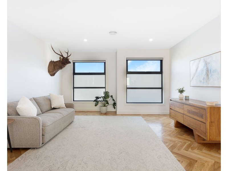 38 Crossdale Rise, Endeavour Hills VIC 3802