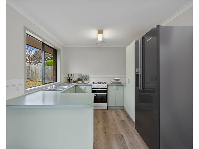 2/9 Rhyl Close, Endeavour Hills VIC 3802