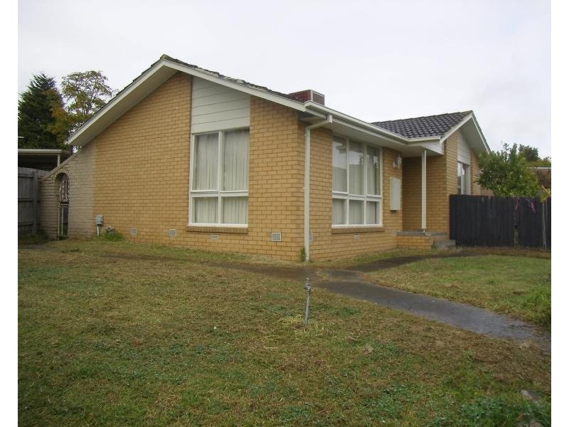 16 Monteith Crescent, Endeavour Hills VIC 3802