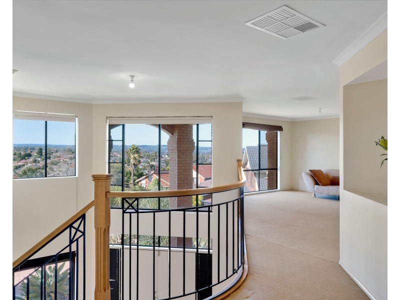 8 Landsborough Close, Endeavour Hills VIC 3802