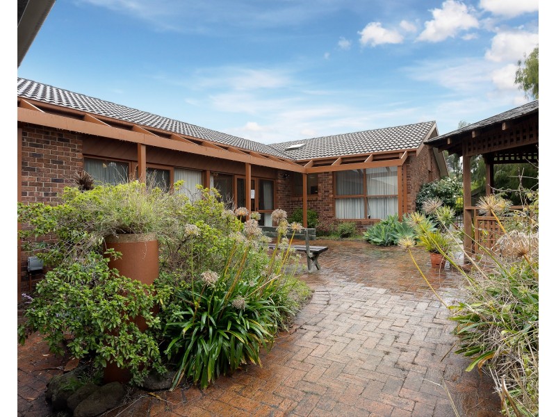 1 Harrow Place, Endeavour Hills VIC 3802