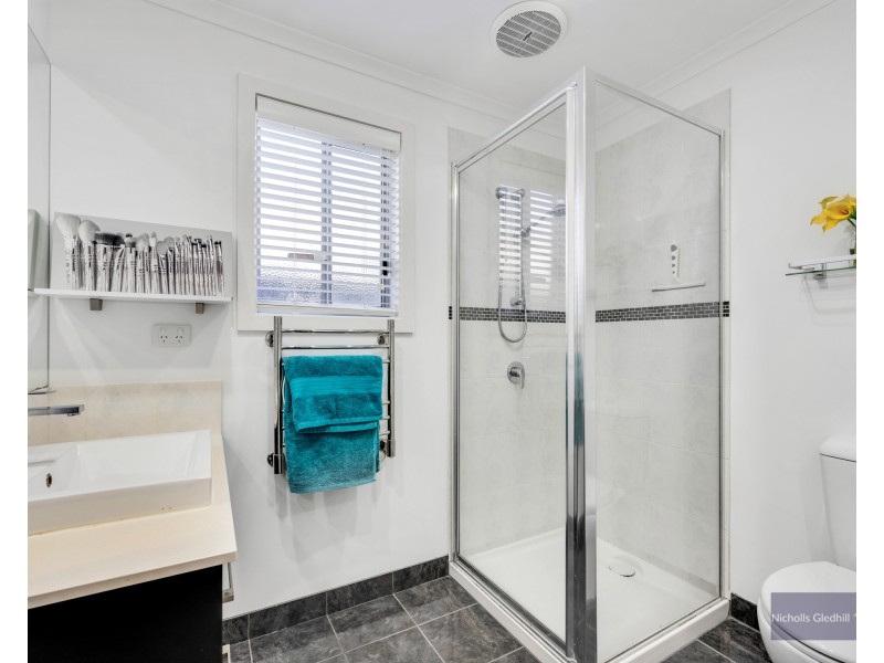 2/8 Kassan Gardens, Endeavour Hills VIC 3802