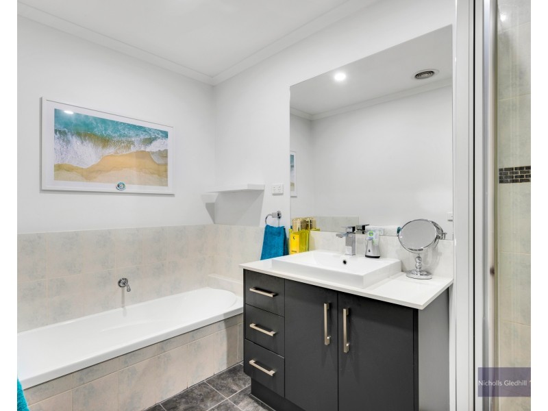 2/8 Kassan Gardens, Endeavour Hills VIC 3802