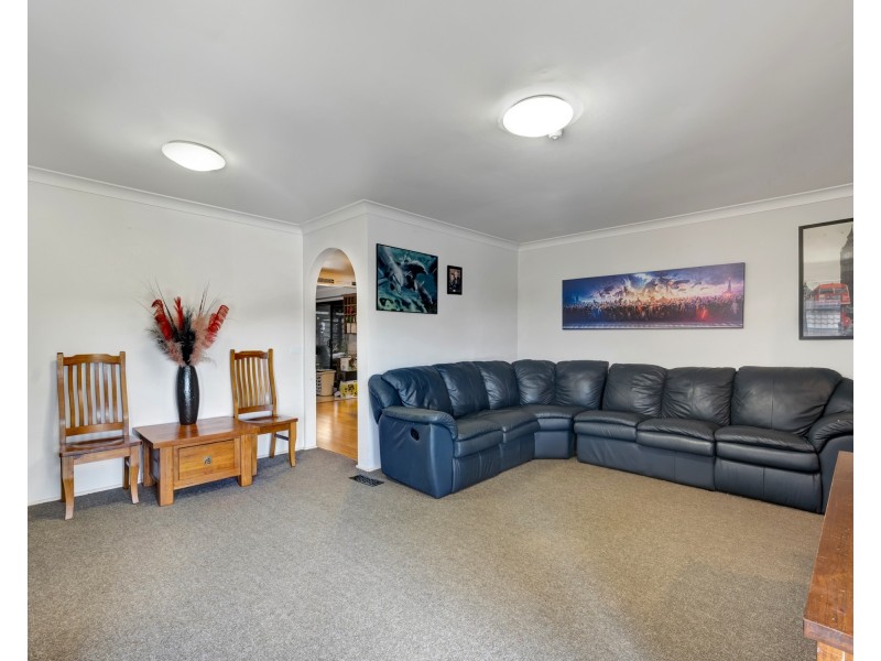 20 Monteith Crescent, Endeavour Hills VIC 3802