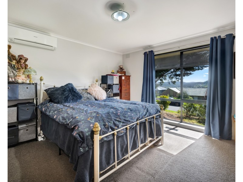 20 Monteith Crescent, Endeavour Hills VIC 3802