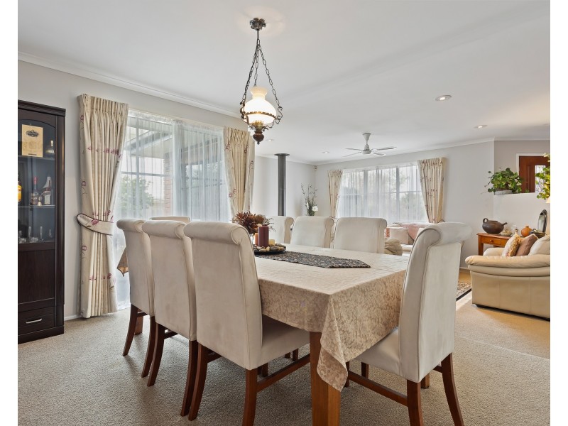 4 Sporing Court, Endeavour Hills VIC 3802