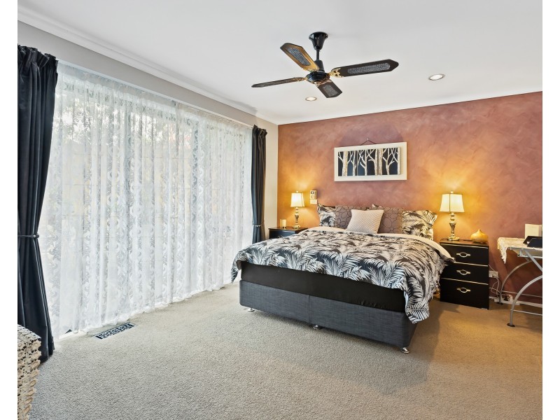 4 Sporing Court, Endeavour Hills VIC 3802