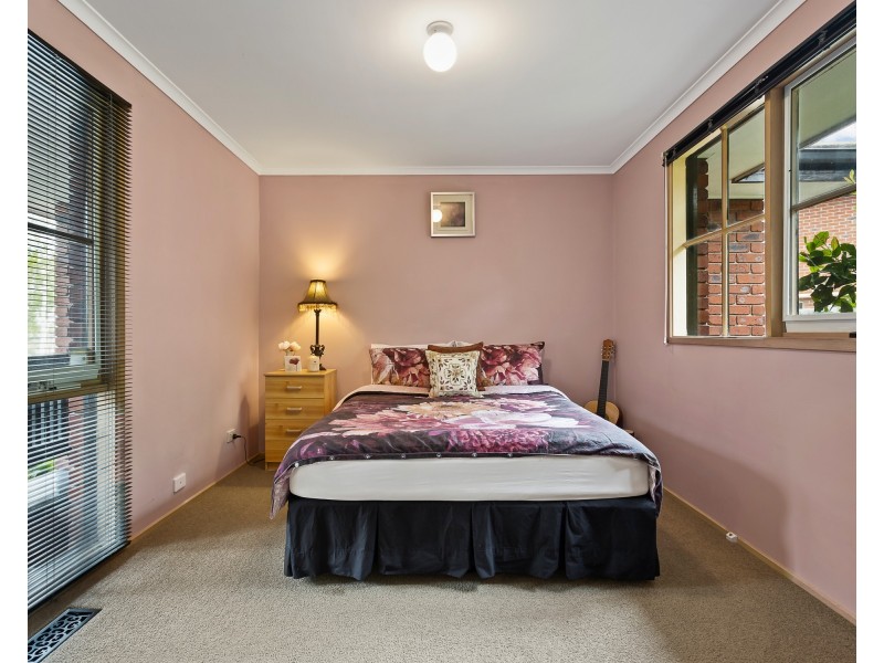 4 Sporing Court, Endeavour Hills VIC 3802