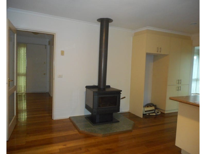 82 James Cook Drive, Endeavour Hills VIC 3802