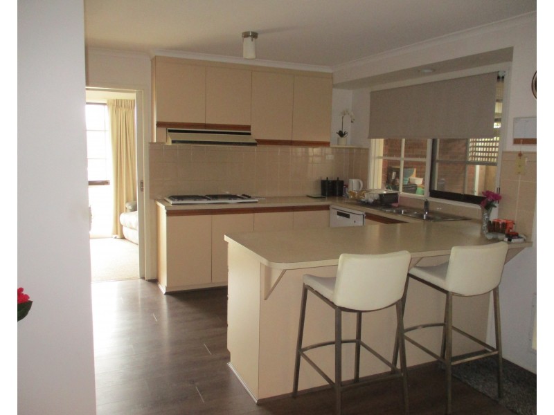 31 Huxley Crescent, Endeavour Hills VIC 3802