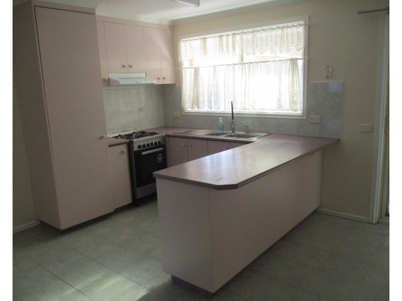 77 Hinrichsen Drive, Hallam VIC 3803