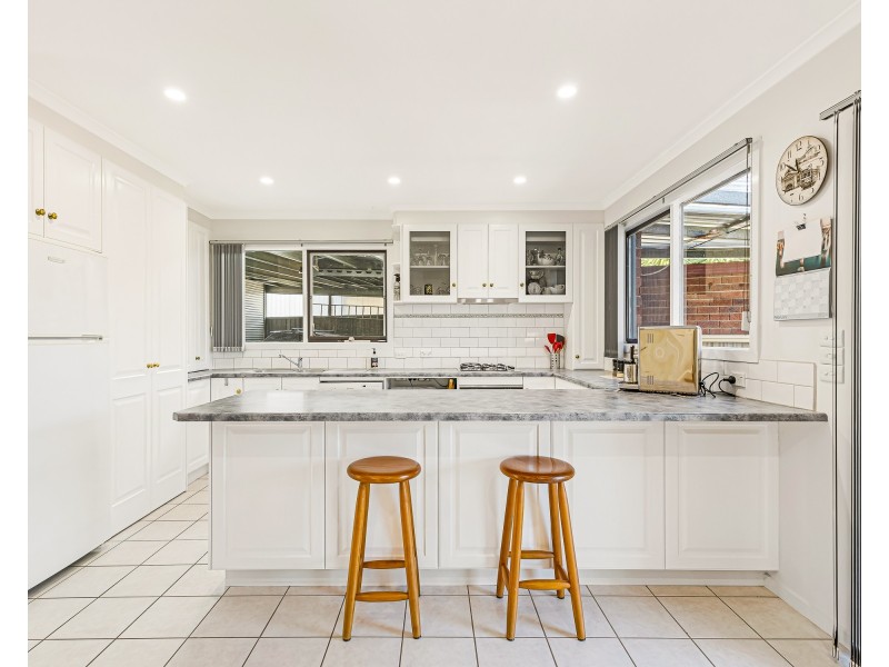 10 Embley Glade, Endeavour Hills VIC 3802