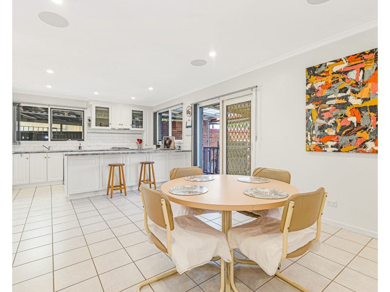 10 Embley Glade, Endeavour Hills VIC 3802