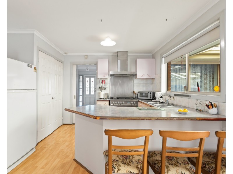 11 Frangipani Close, Endeavour Hills VIC 3802