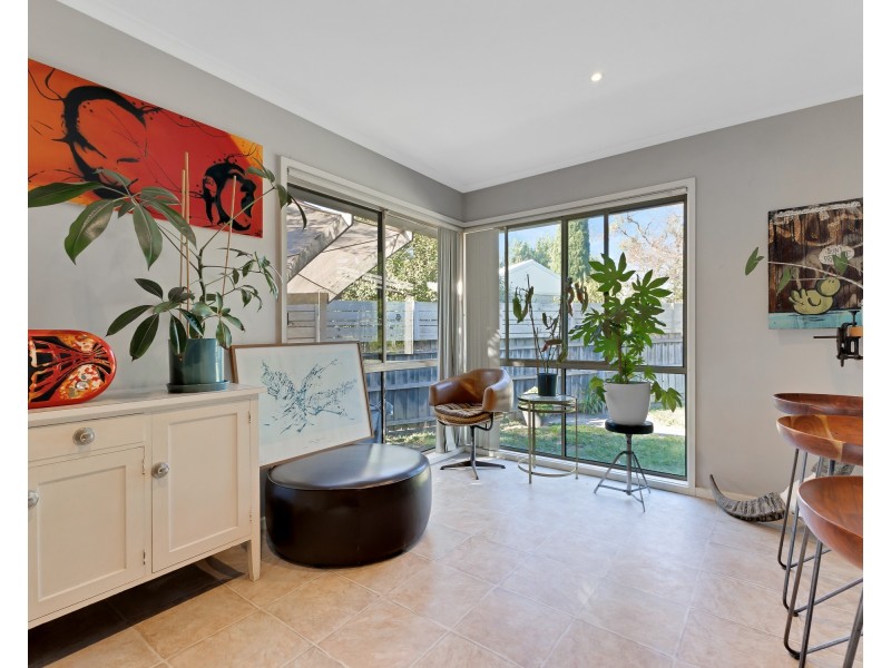 14 Whitestone Court, Endeavour Hills VIC 3802