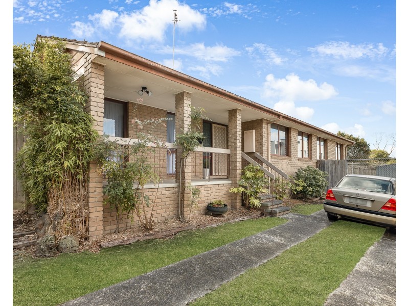 15 William Perry Close, Endeavour Hills VIC 3802