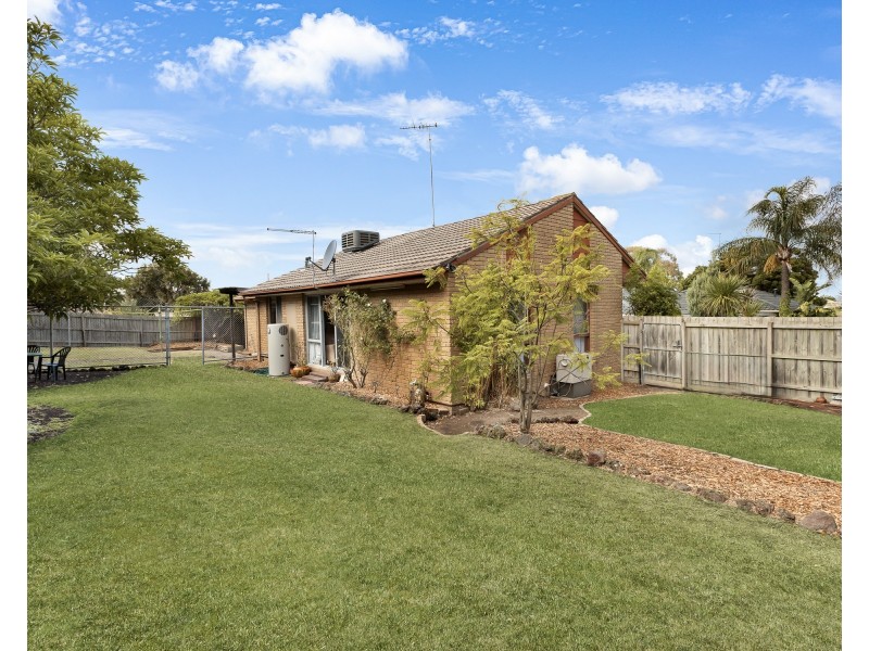 15 William Perry Close, Endeavour Hills VIC 3802