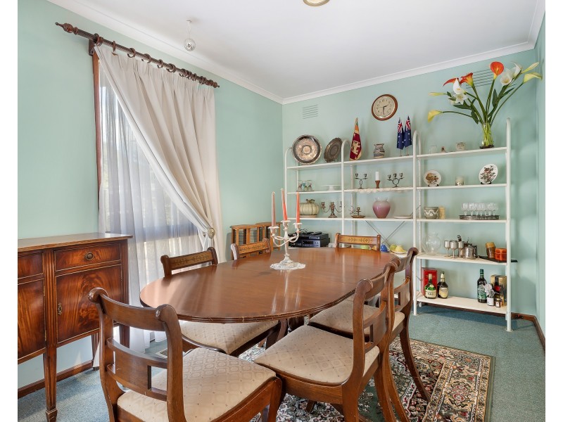 15 William Perry Close, Endeavour Hills VIC 3802