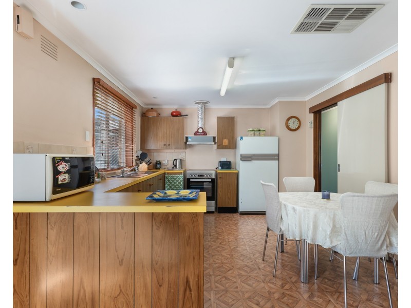 15 William Perry Close, Endeavour Hills VIC 3802