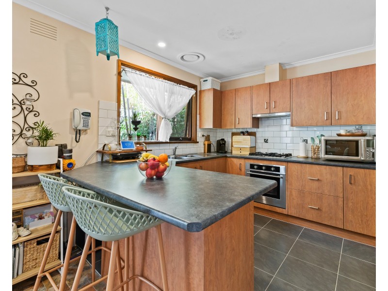 36 Monteith Crescent, Endeavour Hills VIC 3802