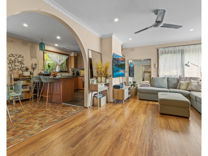 36 Monteith Crescent, Endeavour Hills VIC 3802