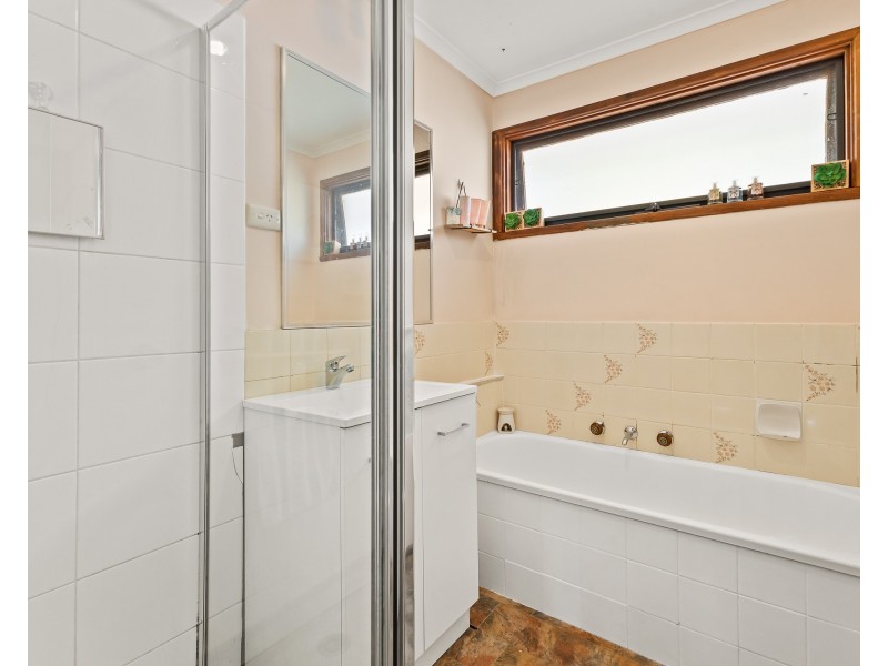36 Monteith Crescent, Endeavour Hills VIC 3802