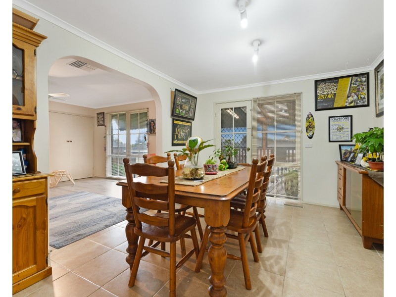 15 Thompson Court, Endeavour Hills VIC 3802