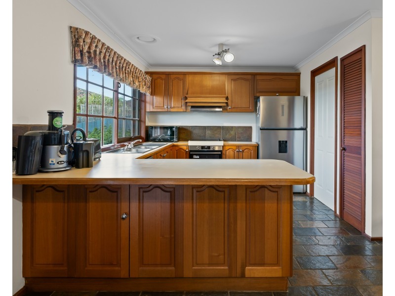 9 Bligh Court, Endeavour Hills VIC 3802