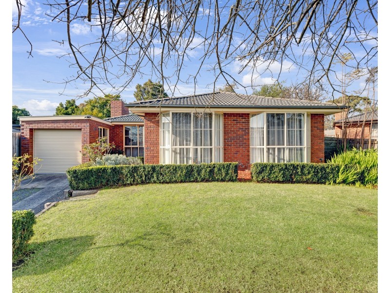 4 Hood Court, Berwick VIC 3806