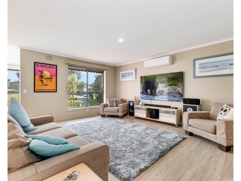 8 Grove End Road, Endeavour Hills VIC 3802