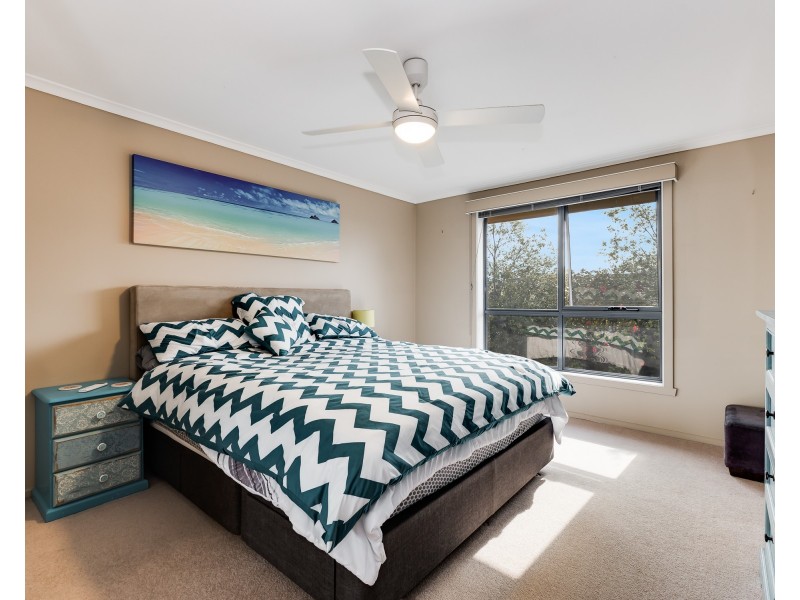 8 Grove End Road, Endeavour Hills VIC 3802