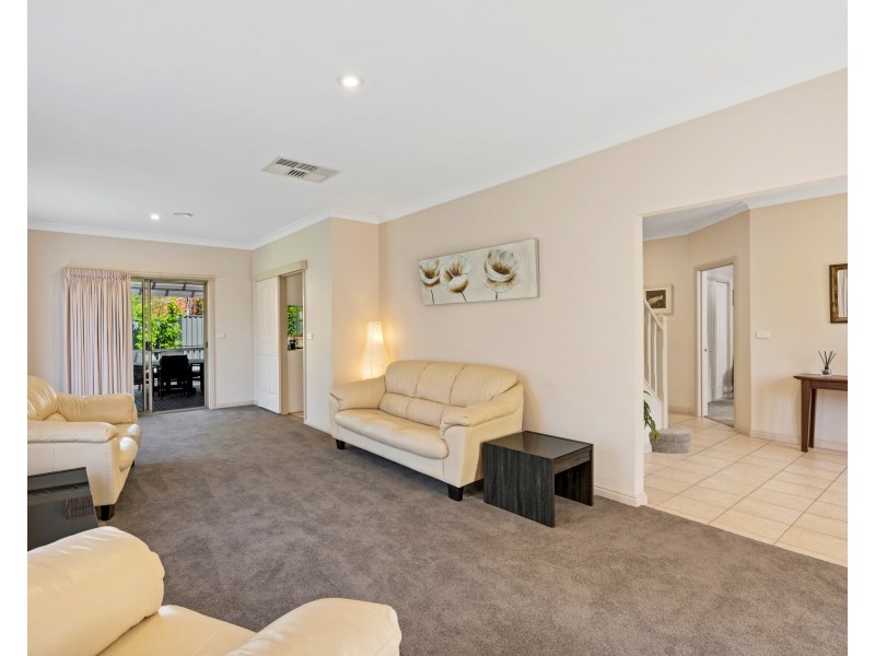 2 Milburn Court, Endeavour Hills VIC 3802