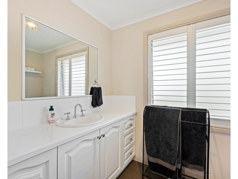 2 Milburn Court, Endeavour Hills VIC 3802