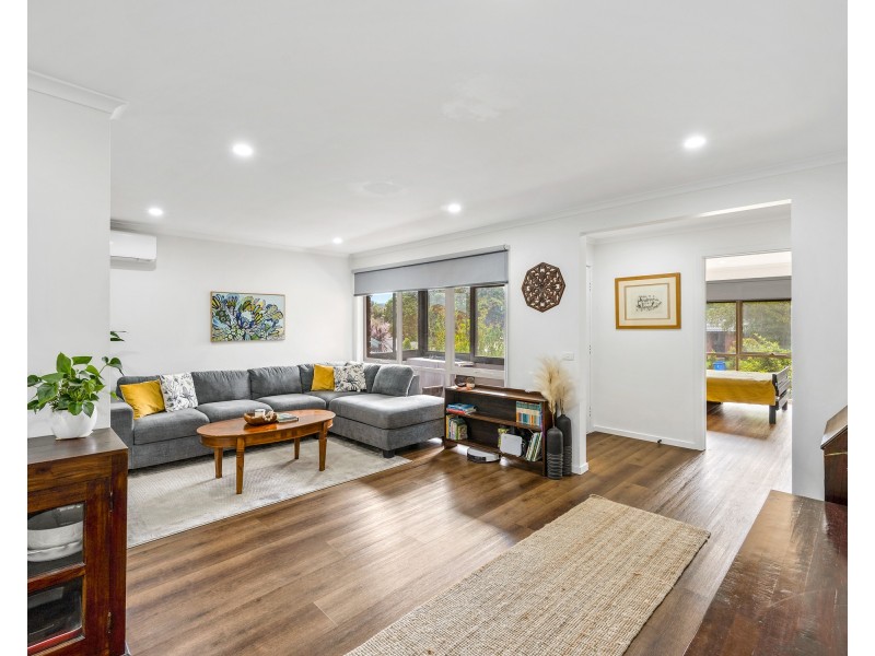 15 Kinkead Crescent, Endeavour Hills VIC 3802